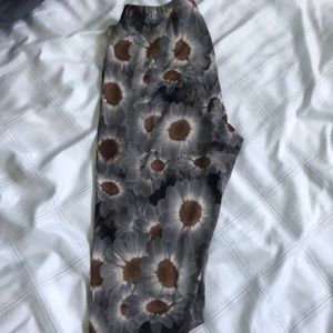 Negative sunflower leggings